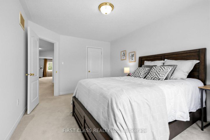 Photo 24 at 36 - 8 Townwood Drive, Jefferson, Richmond Hill