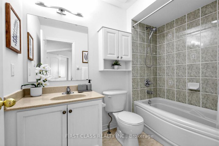 Photo 28 at 36 - 8 Townwood Drive, Jefferson, Richmond Hill