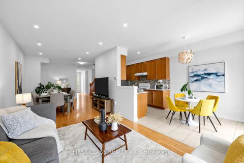 Photo 5 at 36 - 8 Townwood Drive, Jefferson, Richmond Hill