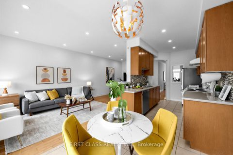 Photo 6 at 36 - 8 Townwood Drive, Jefferson, Richmond Hill