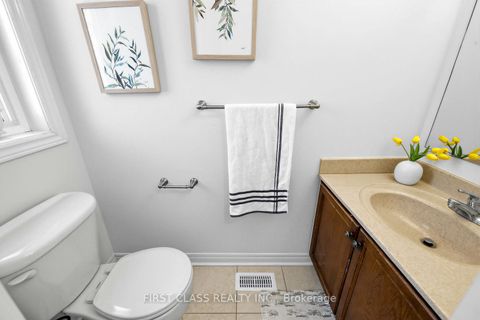 Photo 16 at 36 - 8 Townwood Drive, Jefferson, Richmond Hill