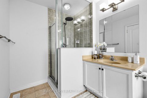 Photo 22 at 36 - 8 Townwood Drive, Jefferson, Richmond Hill