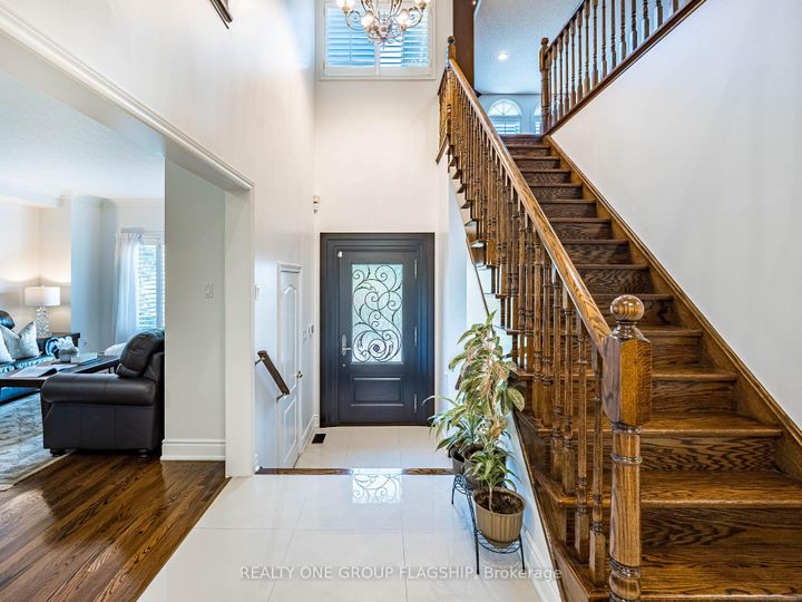 Photo 4 at 5290 Hilton Court, Central Erin Mills, Mississauga