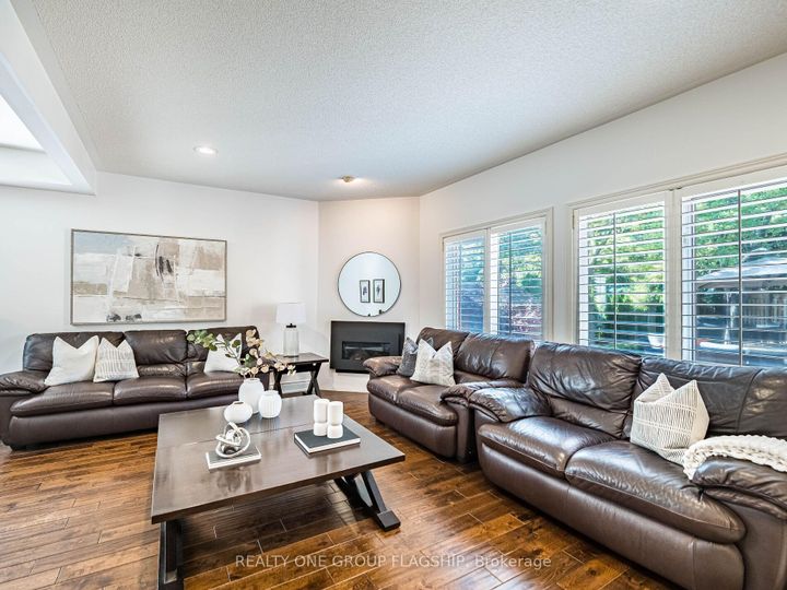 Photo 11 at 5290 Hilton Court, Central Erin Mills, Mississauga