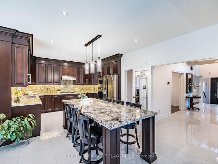 Photo 13 at 5290 Hilton Court, Central Erin Mills, Mississauga