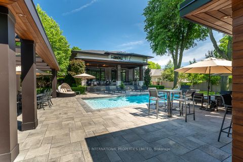 Photo 1 at 32 Totteridge Road, Rosethorn, Toronto