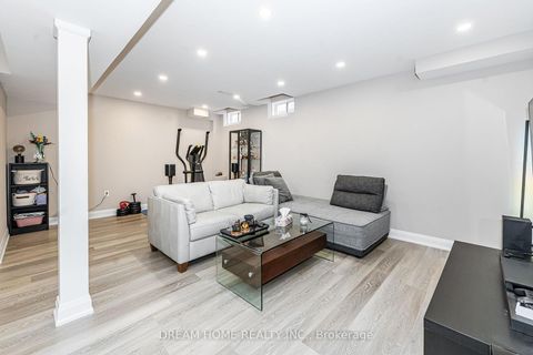 Photo 32 at 11 Homer Crescent, Rural Aurora, Aurora