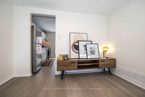 Photo 4 at 16 Corvus Starway, Henry Farm, Toronto