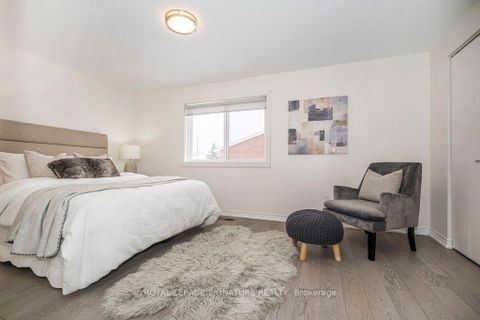 Photo 10 at 16 Corvus Starway, Henry Farm, Toronto