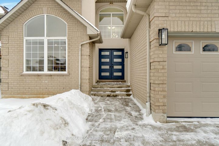 Photo 3 at 191 Hawkswood Trail, Carpenter, Hamilton