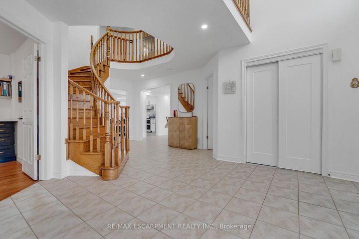 Photo 6 at 191 Hawkswood Trail, Carpenter, Hamilton