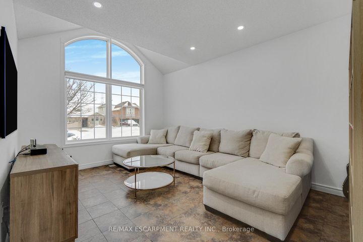 Photo 7 at 191 Hawkswood Trail, Carpenter, Hamilton