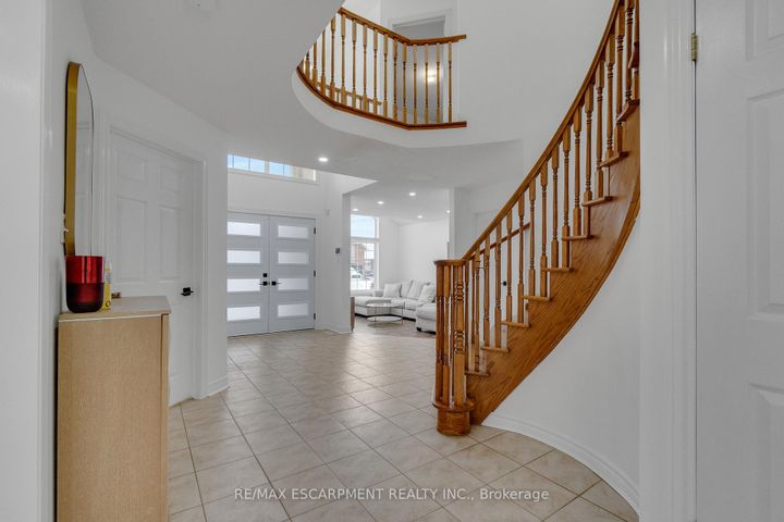 Photo 9 at 191 Hawkswood Trail, Carpenter, Hamilton