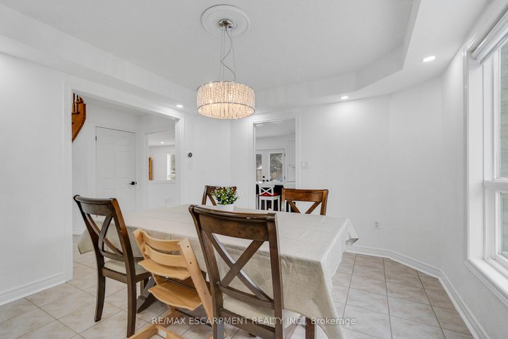 Photo 10 at 191 Hawkswood Trail, Carpenter, Hamilton