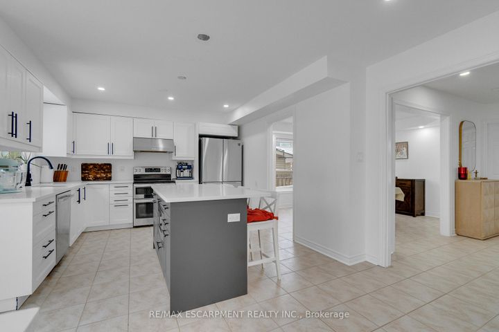 Photo 11 at 191 Hawkswood Trail, Carpenter, Hamilton