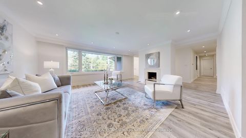 Photo 1 at 15 Farrington Drive, Windfields, Toronto