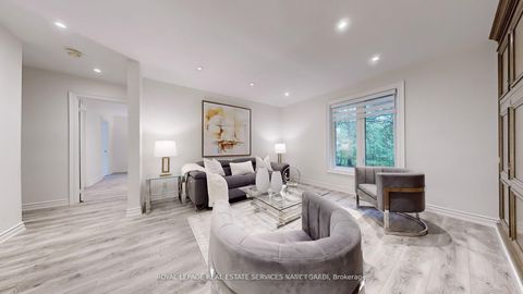 Photo 4 at 15 Farrington Drive, Windfields, Toronto