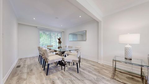 Photo 9 at 15 Farrington Drive, Windfields, Toronto