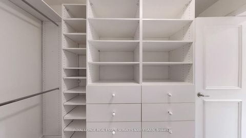 Photo 13 at 15 Farrington Drive, Windfields, Toronto