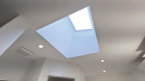 Photo 17 at 15 Farrington Drive, Windfields, Toronto