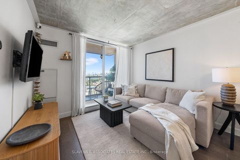 Photo 5 at 1402 - 1369 Bloor Street W, Dufferin Grove, Toronto