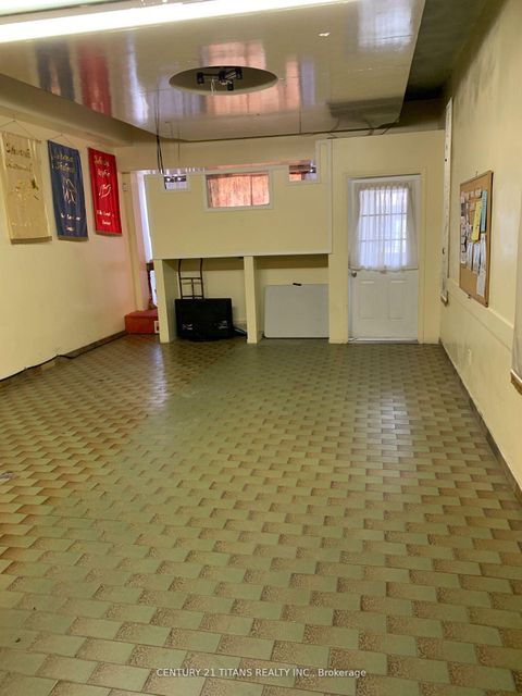 Photo 2 at 481 Oakwood Avenue, Oakwood Village, Toronto