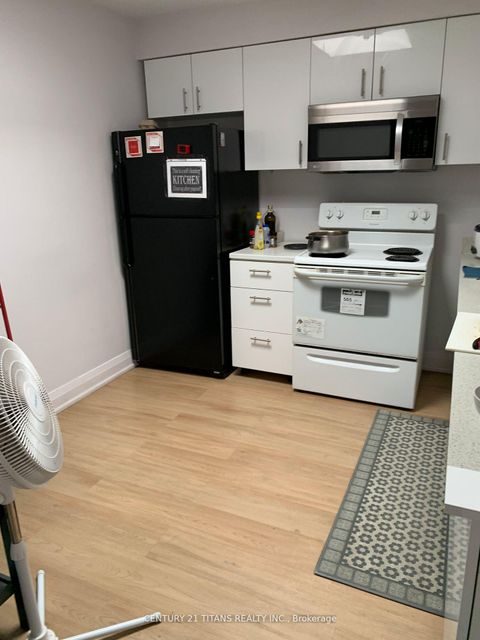 Photo 18 at 481 Oakwood Avenue, Oakwood Village, Toronto