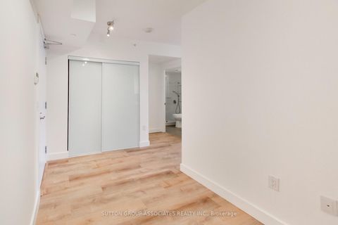 Photo 6 at 641 - 830 Lawrence Avenue W, Glen Park, Toronto