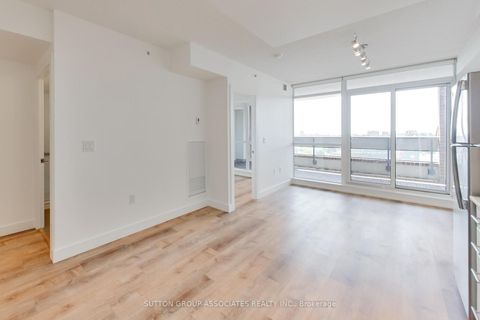 Photo 12 at 641 - 830 Lawrence Avenue W, Glen Park, Toronto