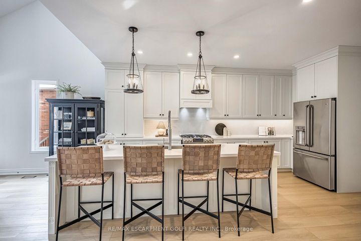 Photo 12 at 10 Anderson Court, Ancaster, Hamilton