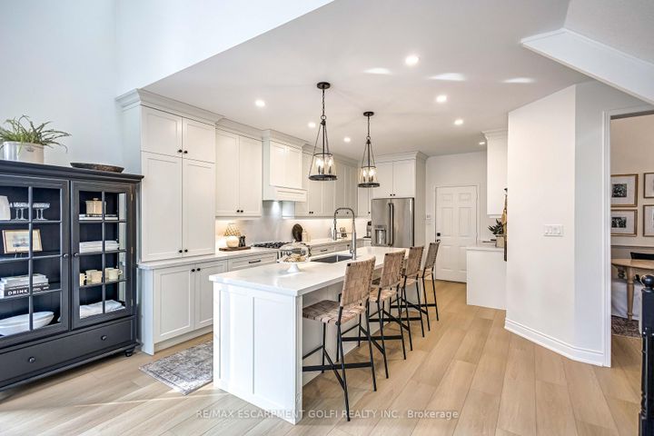 Photo 13 at 10 Anderson Court, Ancaster, Hamilton