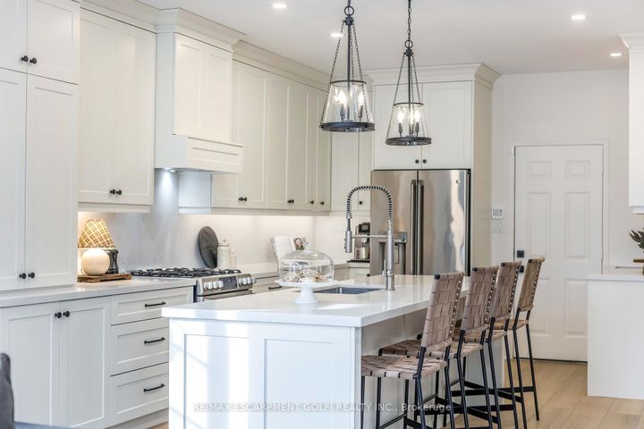 Photo 15 at 10 Anderson Court, Ancaster, Hamilton