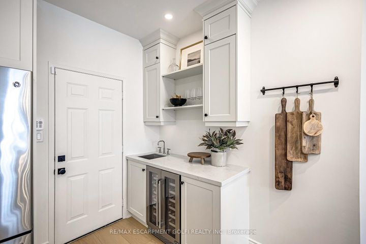 Photo 16 at 10 Anderson Court, Ancaster, Hamilton