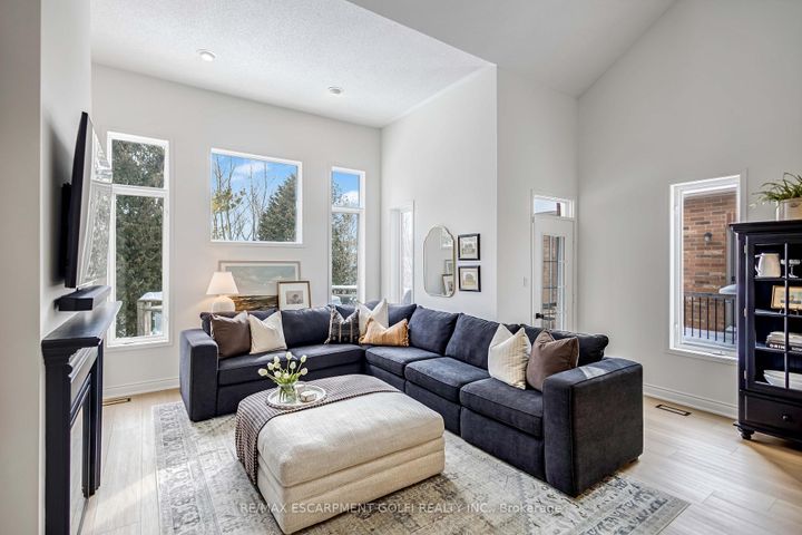 Photo 19 at 10 Anderson Court, Ancaster, Hamilton