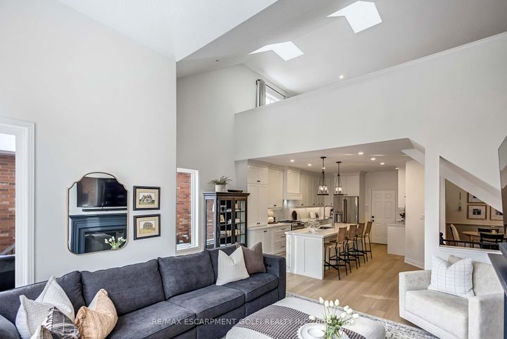 Photo 21 at 10 Anderson Court, Ancaster, Hamilton