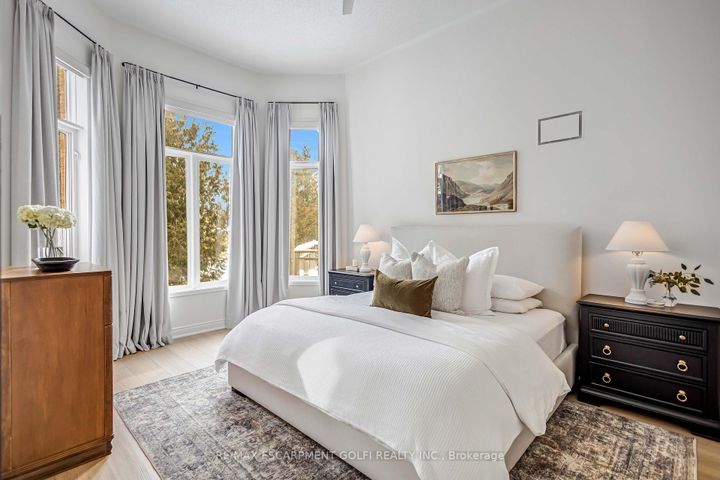 Photo 23 at 10 Anderson Court, Ancaster, Hamilton