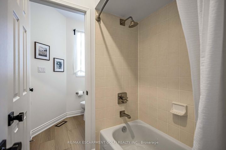 Photo 29 at 10 Anderson Court, Ancaster, Hamilton