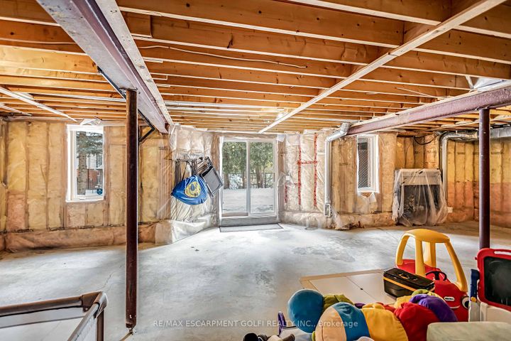 Photo 37 at 10 Anderson Court, Ancaster, Hamilton