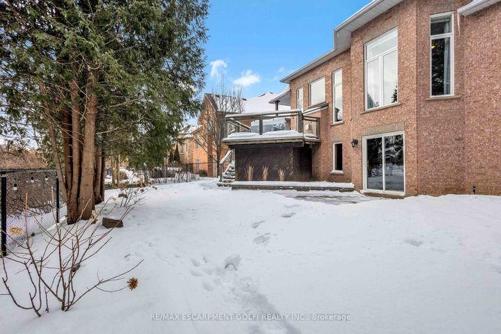 Photo 39 at 10 Anderson Court, Ancaster, Hamilton