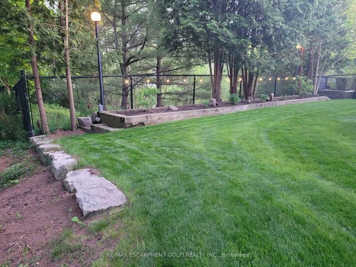 Photo 41 at 10 Anderson Court, Ancaster, Hamilton