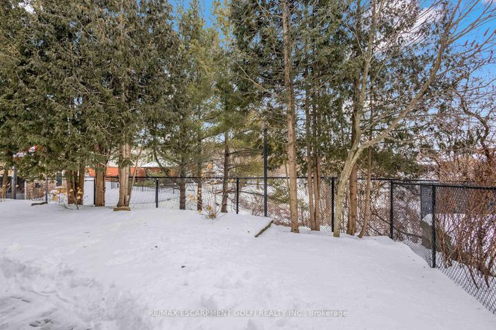 Photo 42 at 10 Anderson Court, Ancaster, Hamilton