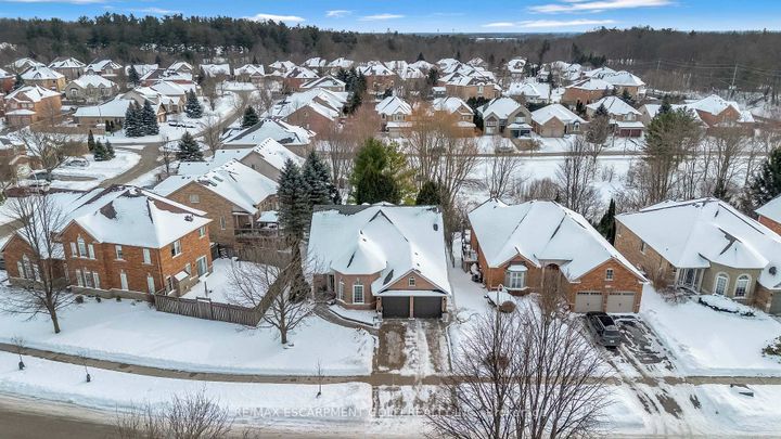 Photo 44 at 10 Anderson Court, Ancaster, Hamilton