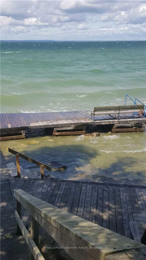 Photo 1 at 54 Farley Circle, Historic Lakeshore Communities, Georgina