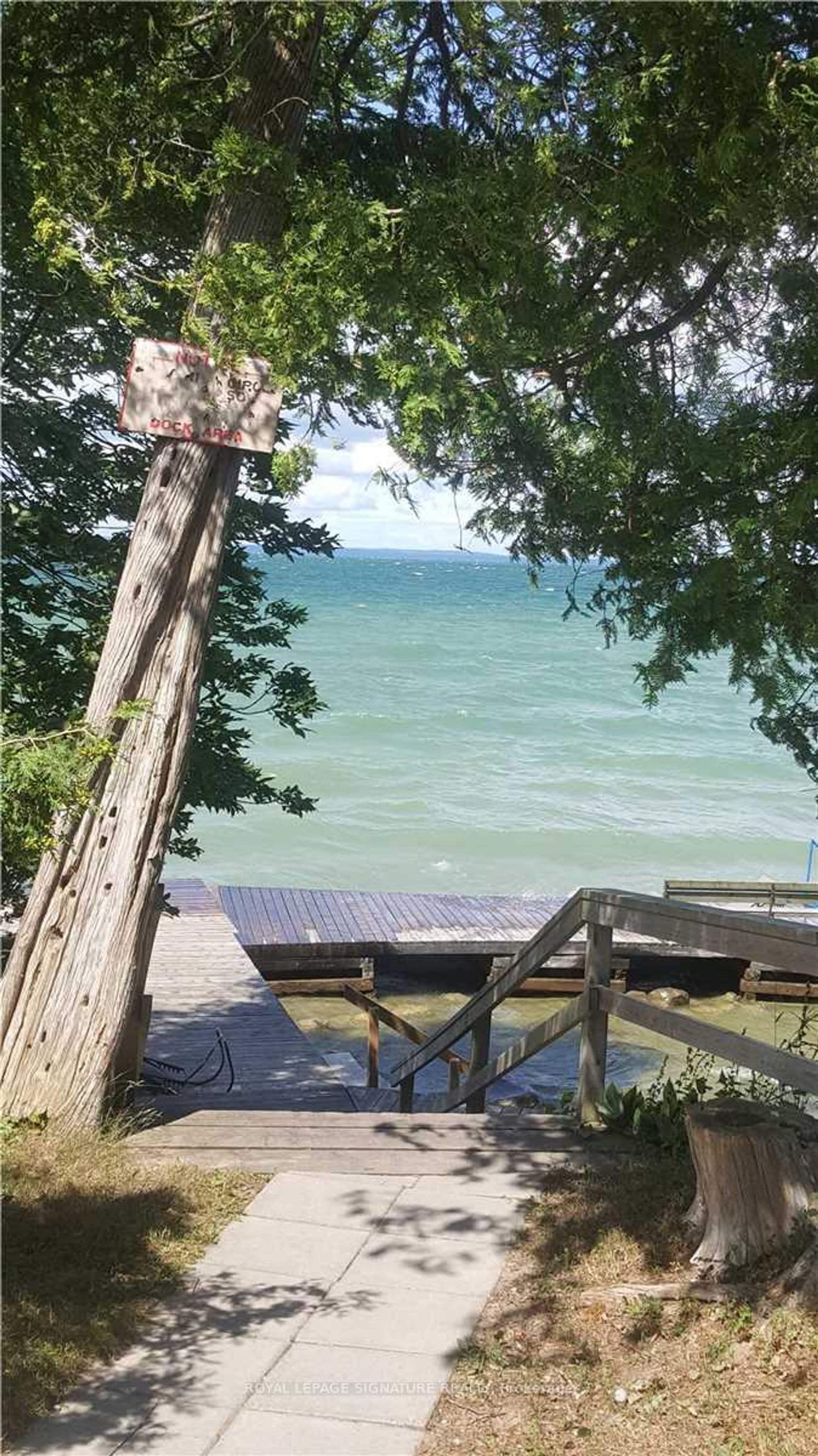 54 Farley Circle, Historic Lakeshore Communities, Georgina photo number 2