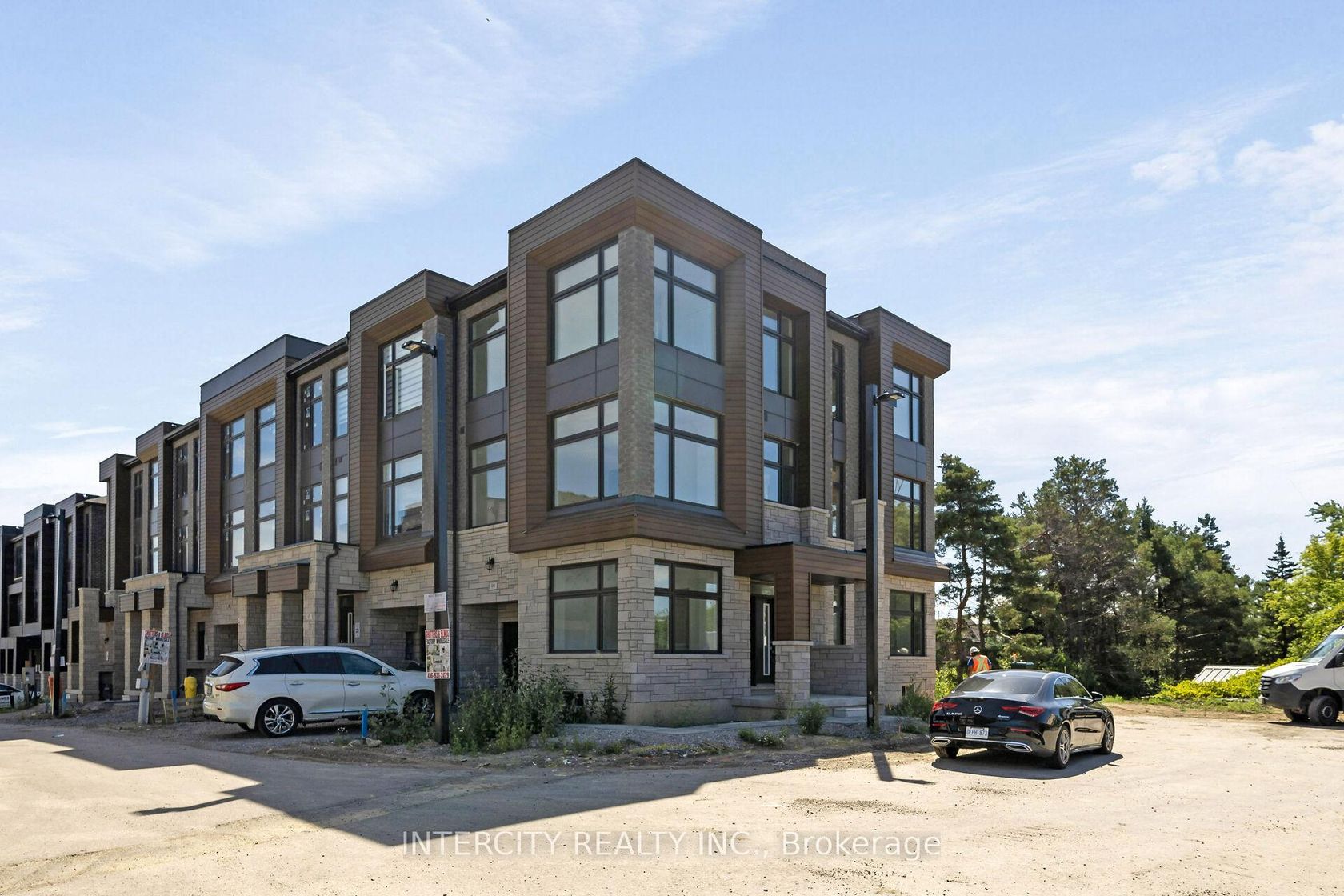 99 Divadale Road, Elder Mills, Vaughan photo number 2