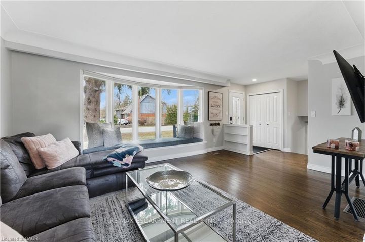 Photo 4 at 160 Council Crescent, Ancaster, Hamilton