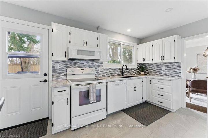 Photo 10 at 160 Council Crescent, Ancaster, Hamilton