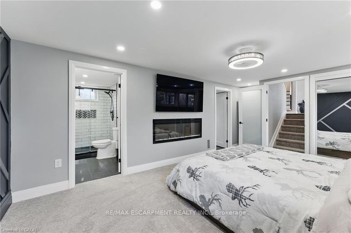 Photo 17 at 160 Council Crescent, Ancaster, Hamilton