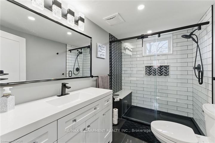 Photo 18 at 160 Council Crescent, Ancaster, Hamilton