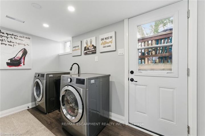 Photo 23 at 160 Council Crescent, Ancaster, Hamilton